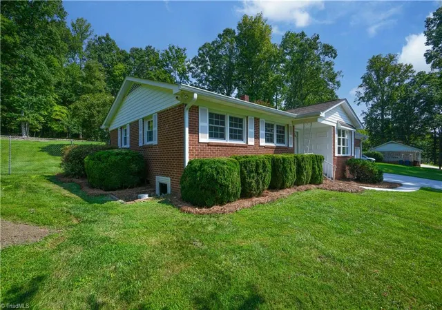 Photo 3 of Single family home for sale at 1133 Pennywood Dr, High Point, NC 27265 | MLS# 1234165 | Listing updated on 2026-09-19