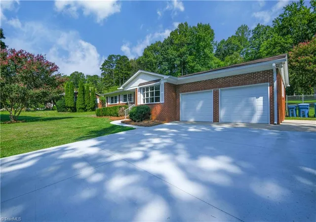 Photo 4 of Single family home for sale at 1133 Pennywood Dr, High Point, NC 27265 | MLS# 1234165 | Listing updated on 2026-09-19