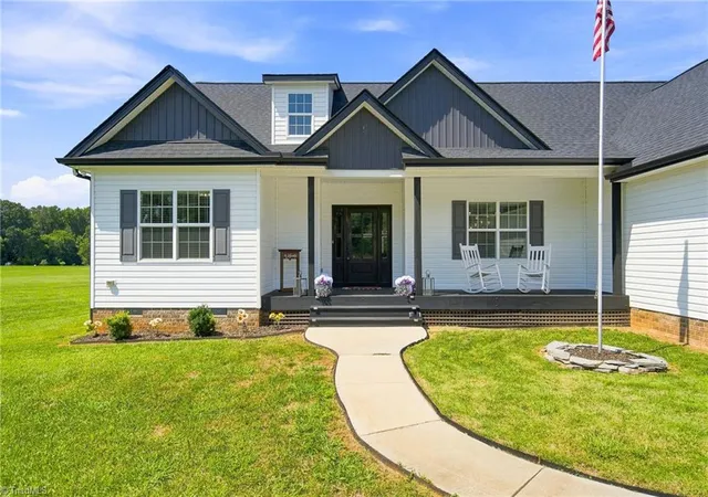 Photo 4 of Single family home for sale at 6135 Nc Hwy 62, Burlington, NC 27215 | MLS# 1234281 | Listing updated on 2026-09-17