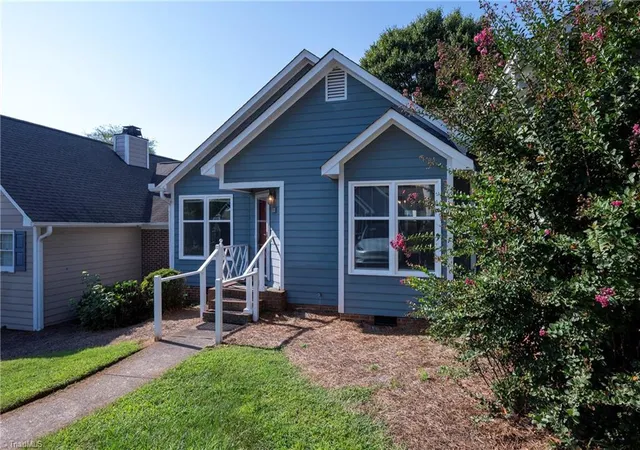 Photo 3 of Single family home for sale at 2716 Sawgrass Ct, Winston Salem, NC 27103 | MLS# 1233978 | Listing updated on 2026-09-02