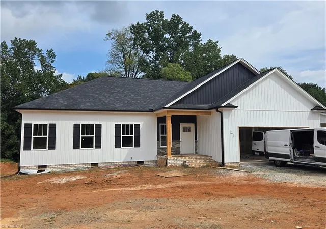 Photo 2 of Sale Pending at 2850 Leonard Rd, Lexington, NC 27295 | MLS# 1234267 | Listing updated on 2026-10-17
