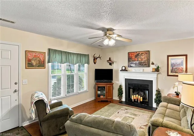 Photo 4 of Sale Pending at 6315 Hampton Knoll Rd, Clemmons, NC 27012 | MLS# 1234037 | Listing updated on 2026-09-14