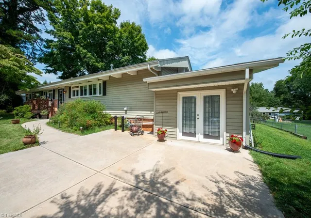Photo 3 of Single family home for sale at 703 Locust Pl, High Point, NC 27265 | MLS# 1234408 | Listing updated on 2026-09-17