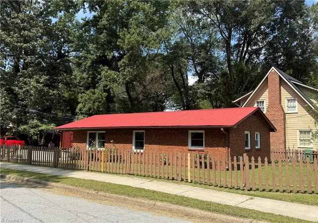 Photo 1 of Single family home for sale at 301 E State Ave, High Point, NC 27262 | MLS# 1234943 | Listing updated on 2026-09-09
