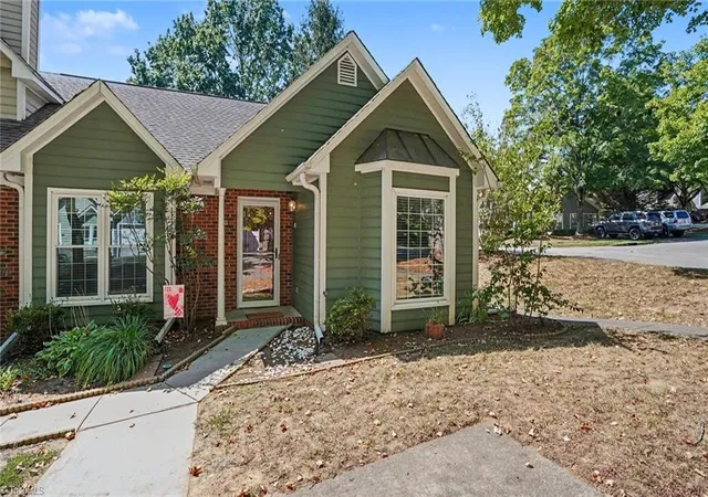 Photo 1 of Single family home for sale at 2800 Shadowbrook Ln, Winston Salem, NC 27103 | MLS# 1235827 | Listing updated on 2026-09-17