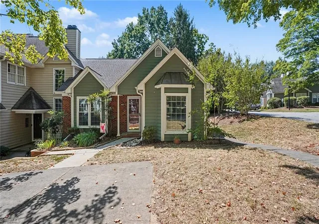 Photo 2 of Single family home for sale at 2800 Shadowbrook Ln, Winston Salem, NC 27103 | MLS# 1235827 | Listing updated on 2026-09-17