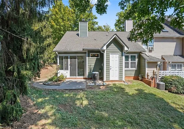 Photo 3 of Single family home for sale at 2800 Shadowbrook Ln, Winston Salem, NC 27103 | MLS# 1235827 | Listing updated on 2026-09-17