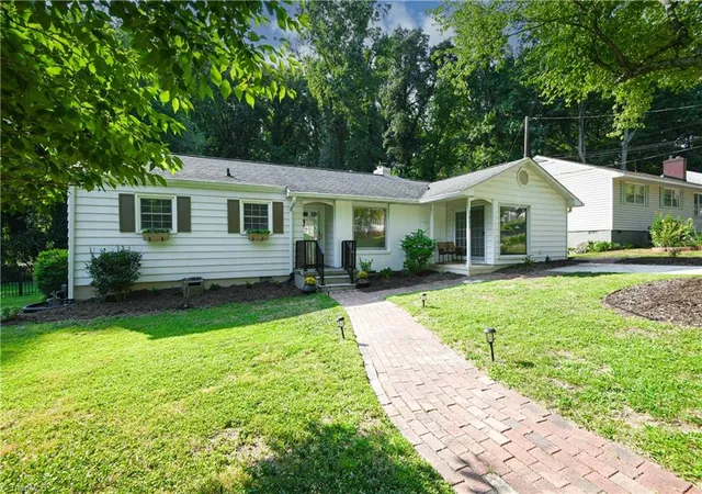 Photo 2 of Sale Pending at 3801 Parkwood Dr, Greensboro, NC 27403 | MLS# 1235915 | Listing updated on 2026-10-01