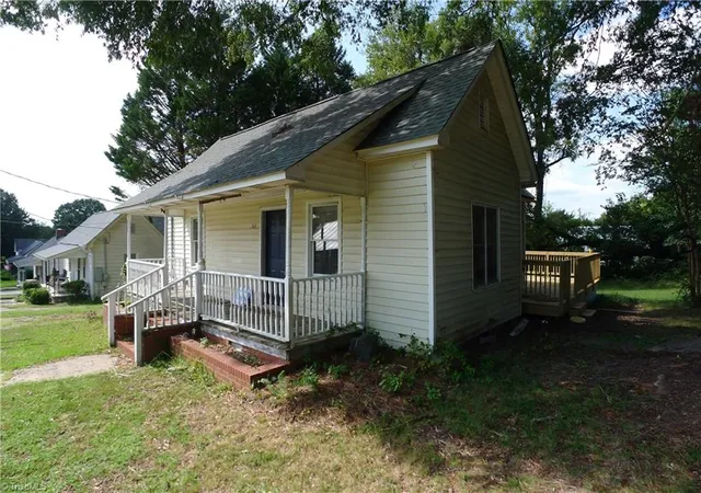 Photo 2 of Single family home for sale at 161 Center St, Cooleemee, NC 27014 | MLS# 1235762 | Listing updated on 2026-09-23