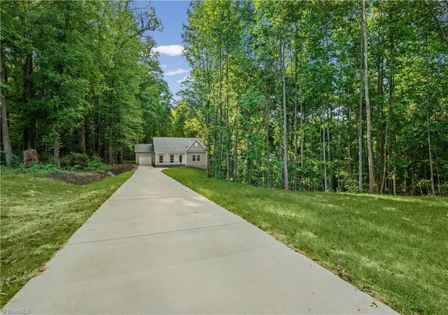 Photo 4 of Single family home for sale at 312 Della Dr, Winston Salem, NC 27105 | MLS# 1234461 | Listing updated on 2026-09-15
