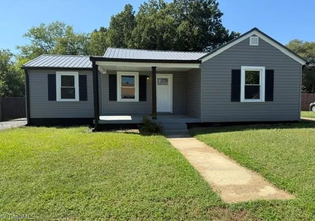 Photo 1 of Single family home for sale at 1009 Poplar St, Reidsville, NC 27320 | MLS# 1236124 | Listing updated on 2026-09-18