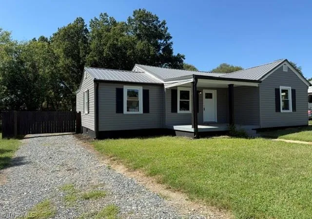 Photo 2 of Single family home for sale at 1009 Poplar St, Reidsville, NC 27320 | MLS# 1236124 | Listing updated on 2026-09-18