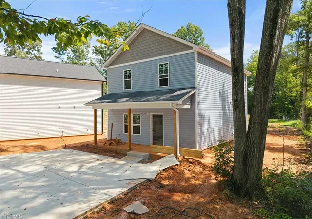 Photo 3 of Single family home for sale at 113 Barlow Cir, Winston Salem, NC 27105 | MLS# 1234543 | Listing updated on 2026-09-10