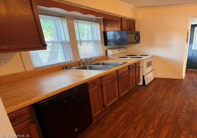 Photo 4 of Single family home for sale at 300 Ward St, Graham, NC 27253 | MLS# 1233158 | Listing updated on 2026-10-05