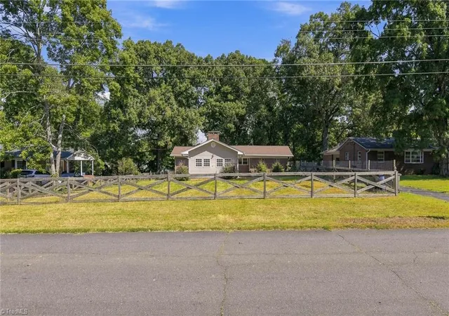 Photo 3 of Single family home for sale at 3915 Avera Ave, Winston Salem, NC 27106 | MLS# 1235016 | Listing updated on 2026-10-28