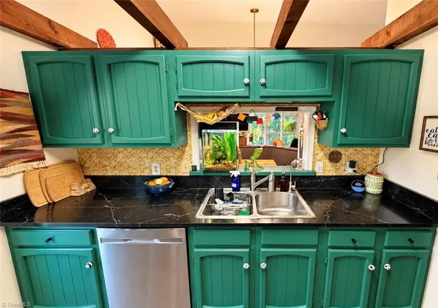 Photo 4 of Single family home for sale at 10 Cedar Crk, Jamestown, NC 27282 | MLS# 1239404 | Listing updated on 2026-10-25