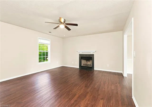 Photo 2 of Single family home for sale at 1495 Fiddlers Knoll Dr, Kernersville, NC 27284 | MLS# 1236010 | Listing updated on 2026-10-02