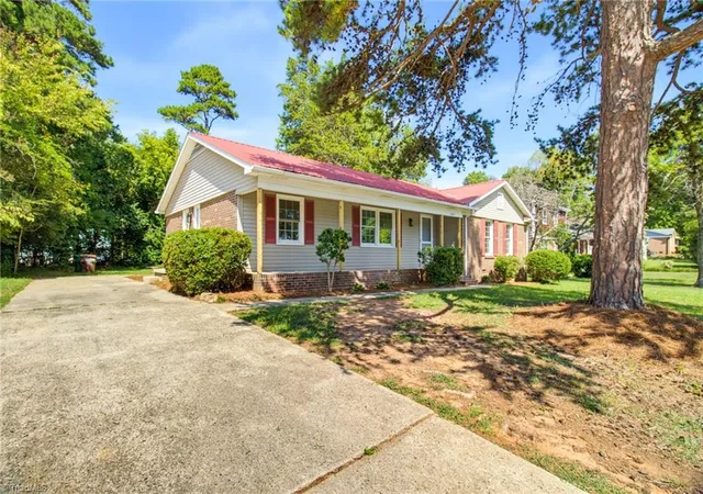 Photo 3 of Sale Pending at 3325 Colony Dr, Jamestown, NC 27282 | MLS# 1235939 | Listing updated on 2026-09-29