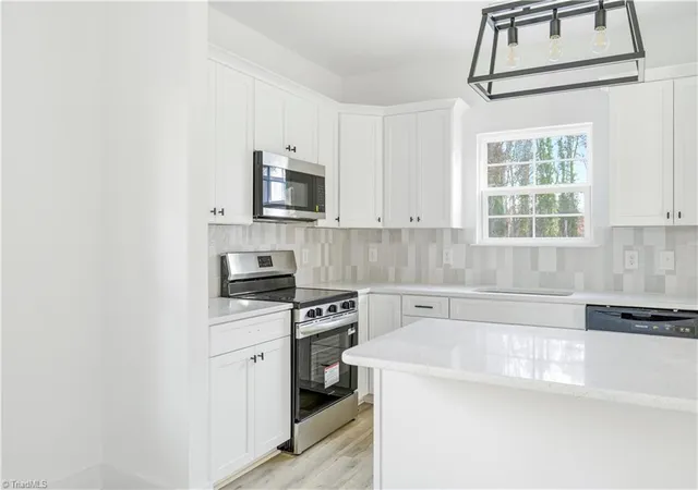 Photo 3 of Single family home for sale at 2116 Arbrook Ln, High Point, NC 27265 | MLS# 1239926 | Listing updated on 2026-10-23