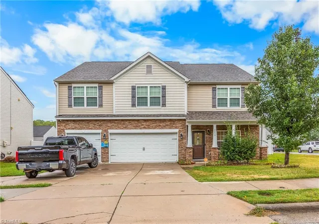Photo 1 of Single family home for sale at 3275 Grandview Clb Rd, Pfafftown, NC 27040 | MLS# 1236893 | Listing updated on 2026-09-28