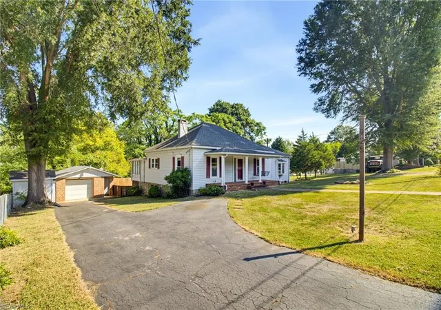 Photo 2 of Single family home for sale at 925 Overlook Ave, Eden, NC 27288 | MLS# 1234424 | Listing updated on 2026-09-03