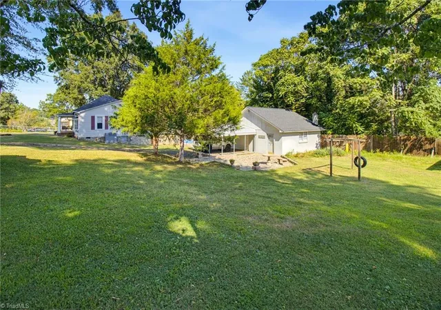 Photo 2 of Single family home for sale at 925 Overlook Ave, Eden, NC 27288 | MLS# 1234424 | Listing updated on 2026-09-03