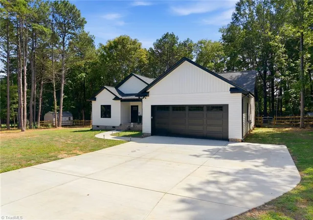 Photo 2 of Single family home for sale at 495 Jacobs Dr, Salisbury, NC 28144 | MLS# 1236403 | Listing updated on 2026-10-06