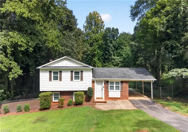 Photo 1 of Sale Pending at 1647 Banbridge Rd, Kernersville, NC 27284 | MLS# 1234029 | Listing updated on 2026-09-13