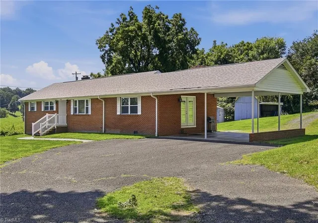 Photo 1 of Single family home for sale at 3438 E Pine St, Mount Airy, NC 27030 | MLS# 1234334 | Listing updated on 2026-09-04