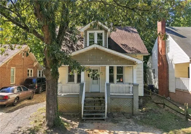 Photo 2 of Single family home for sale at 2824 Glenn Ave, Winston Salem, NC 27105 | MLS# 1237297 | Listing updated on 2026-10-26