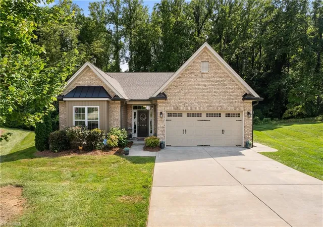 Photo 2 of Single family home for sale at 3806 Rutherford Ct, Winston Salem, NC 27106 | MLS# 1237581 | Listing updated on 2026-10-03