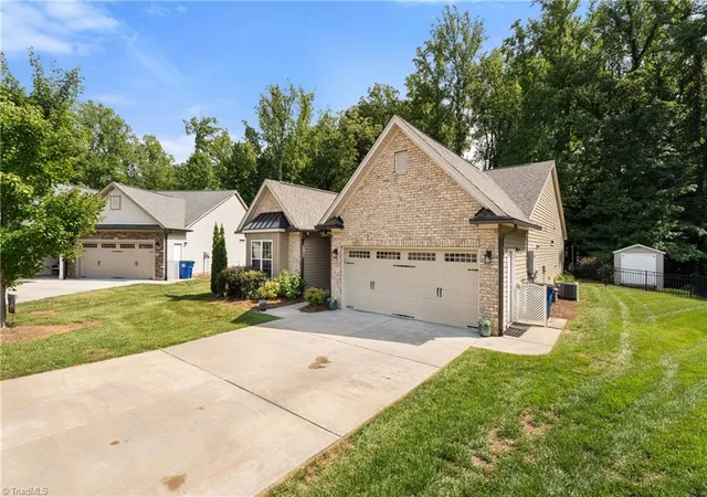 Photo 3 of Single family home for sale at 3806 Rutherford Ct, Winston Salem, NC 27106 | MLS# 1237581 | Listing updated on 2026-10-03