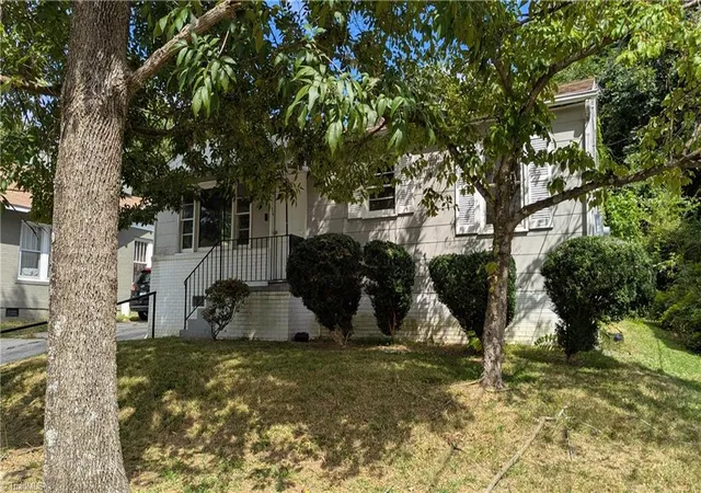 Photo 2 of Sale Pending at 1438 Hamilton St, High Point, NC 27262 | MLS# 1235342 | Listing updated on 2026-09-16