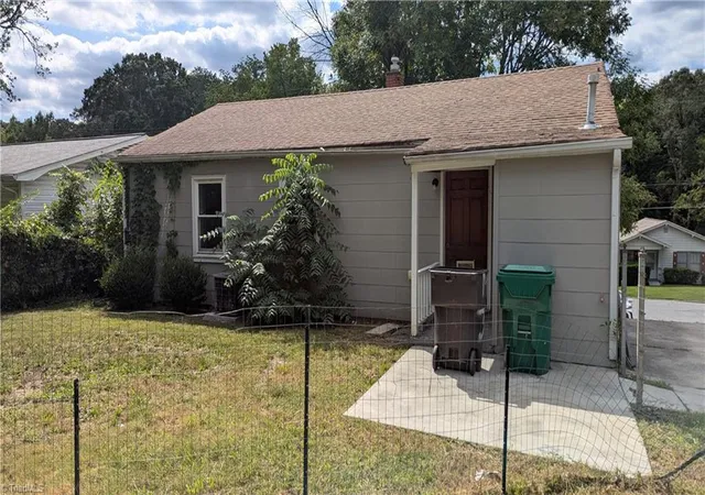 Photo 3 of Sale Pending at 1438 Hamilton St, High Point, NC 27262 | MLS# 1235342 | Listing updated on 2026-09-16
