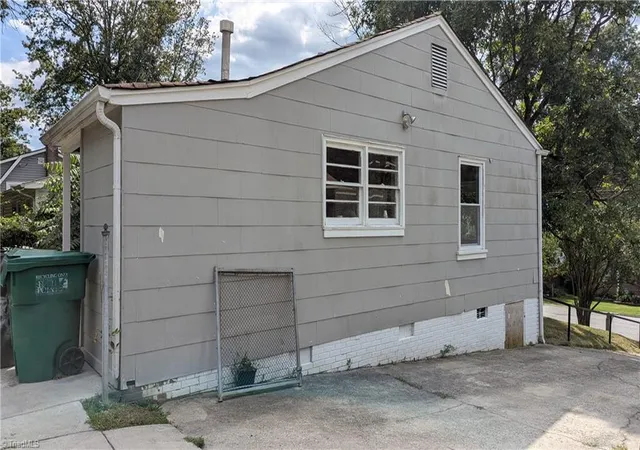 Photo 3 of Sale Pending at 1438 Hamilton St, High Point, NC 27262 | MLS# 1235342 | Listing updated on 2026-09-16