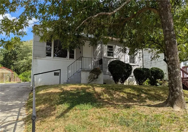 Photo 4 of Sale Pending at 1438 Hamilton St, High Point, NC 27262 | MLS# 1235342 | Listing updated on 2026-09-16
