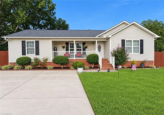 Photo 1 of Single family home for sale at 130 Garden St, Thomasville, NC 27360 | MLS# 1235551 | Listing updated on 2026-09-14