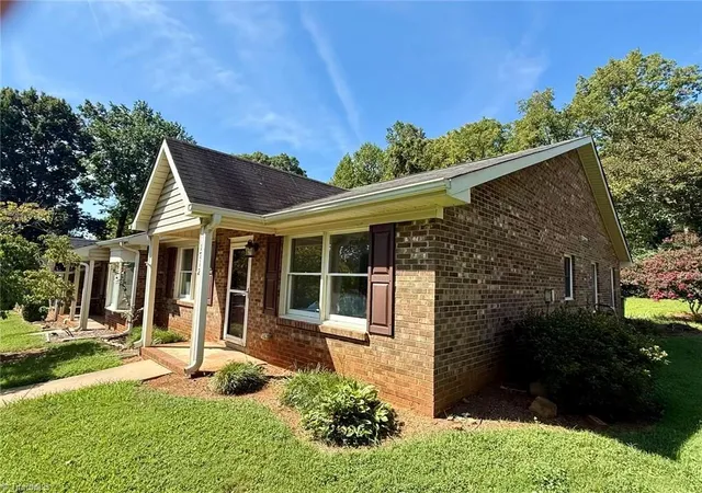 Photo 3 of Single family home for sale at 1712 Beaucrest Ave, High Point, NC 27265 | MLS# 1235204 | Listing updated on 2026-09-21