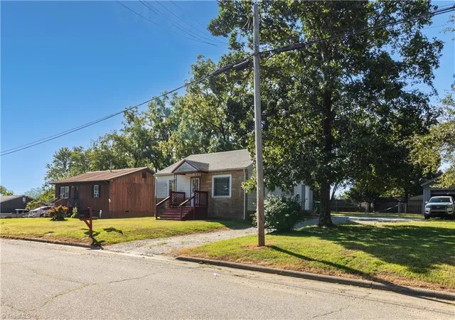 Photo 3 of Sale Pending at 306 Friendly Ave, High Point, NC 27260 | MLS# 1234706 | Listing updated on 2026-09-11