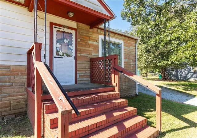 Photo 4 of Sale Pending at 306 Friendly Ave, High Point, NC 27260 | MLS# 1234706 | Listing updated on 2026-09-11