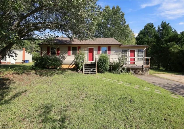 Photo 1 of Single family home for sale at 3215 Meadow Ln, Winston Salem, NC 27107 | MLS# 1239141 | Listing updated on 2026-10-26