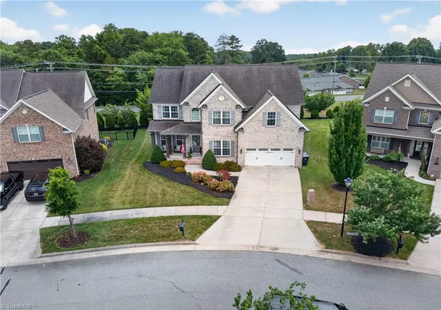 Photo 4 of Single family home for sale at 1110 Old Stone Ln, Kernersville, NC 27284 | MLS# 1234004 | Listing updated on 2026-09-03