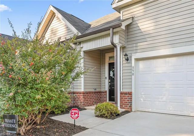 Photo 3 of Single family home for sale at 850 Royal Oak Ln, Mebane, NC 27302 | MLS# 1238484 | Listing updated on 2026-10-13
