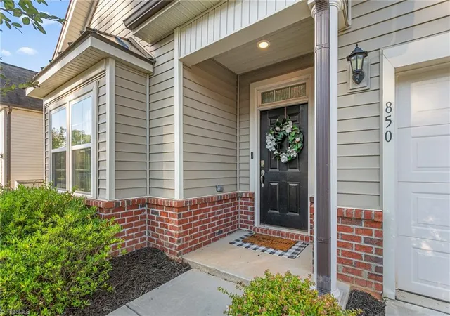 Photo 4 of Single family home for sale at 850 Royal Oak Ln, Mebane, NC 27302 | MLS# 1238484 | Listing updated on 2026-10-13