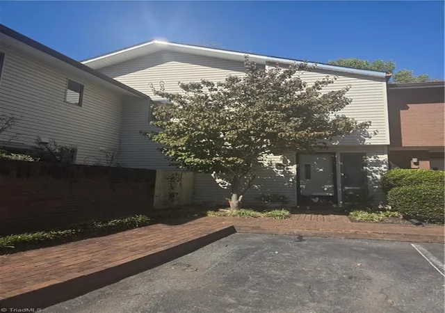 Photo 1 of Single family home for sale at 203 Forest View Ct, Winston Salem, NC 27104 | MLS# 1238722 | Listing updated on 2026-10-27
