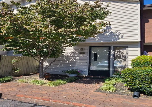 Photo 2 of Single family home for sale at 203 Forest View Ct, Winston Salem, NC 27104 | MLS# 1238722 | Listing updated on 2026-10-27