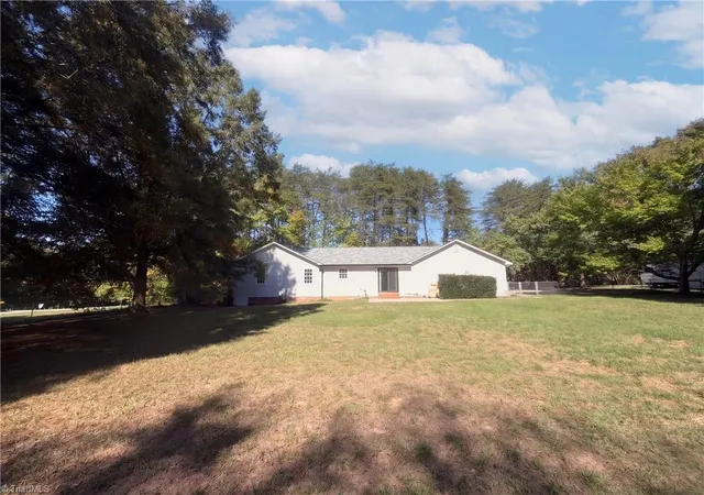 Photo 4 of Single family home for sale at 8507 Deer Path Ct, Stokesdale, NC 27357 | MLS# 1239264 | Listing updated on 2026-10-22