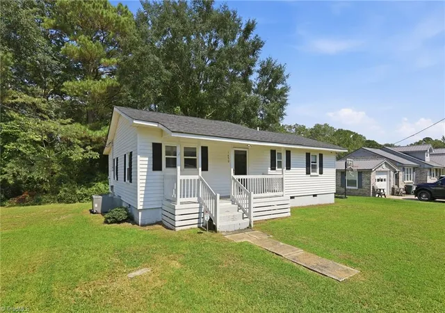 Photo 3 of Single family home for sale at 1450 Baldwin Branch Church Rd, Elizabethtown, NC 28337 | MLS# 1234582 | Listing updated on 2026-09-04