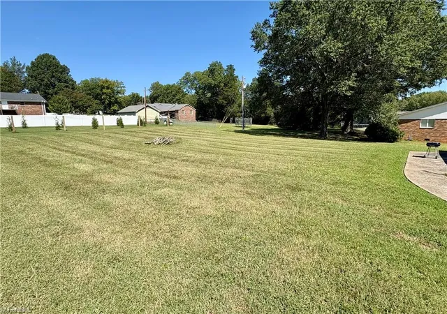 Photo 4 of Sale Pending at 404 Trindale Rd, Archdale, NC 27263 | MLS# 1235226 | Listing updated on 2026-09-15