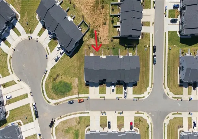 Photo 3 of Single family home for sale at 1262 Evelynnview Ln, Kernersville, NC 27284 | MLS# 1235153 | Listing updated on 2026-09-13
